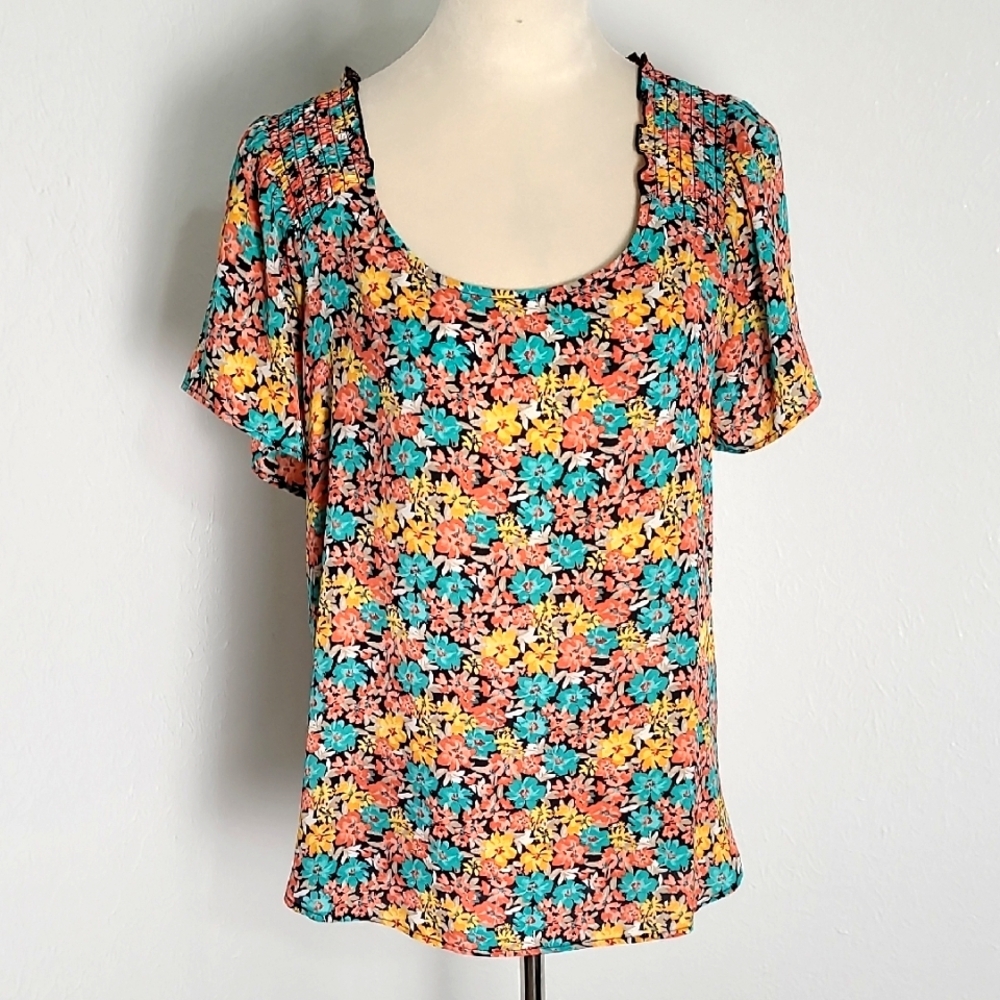 Pleione Colorful Flowers Top, Short Sleeves, V-neck in the Back, Size Medium